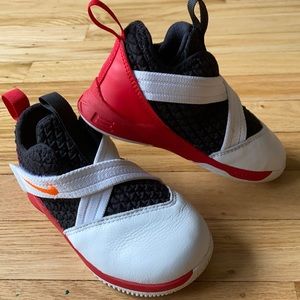 Nike LeBron Soldier Xii size 8C